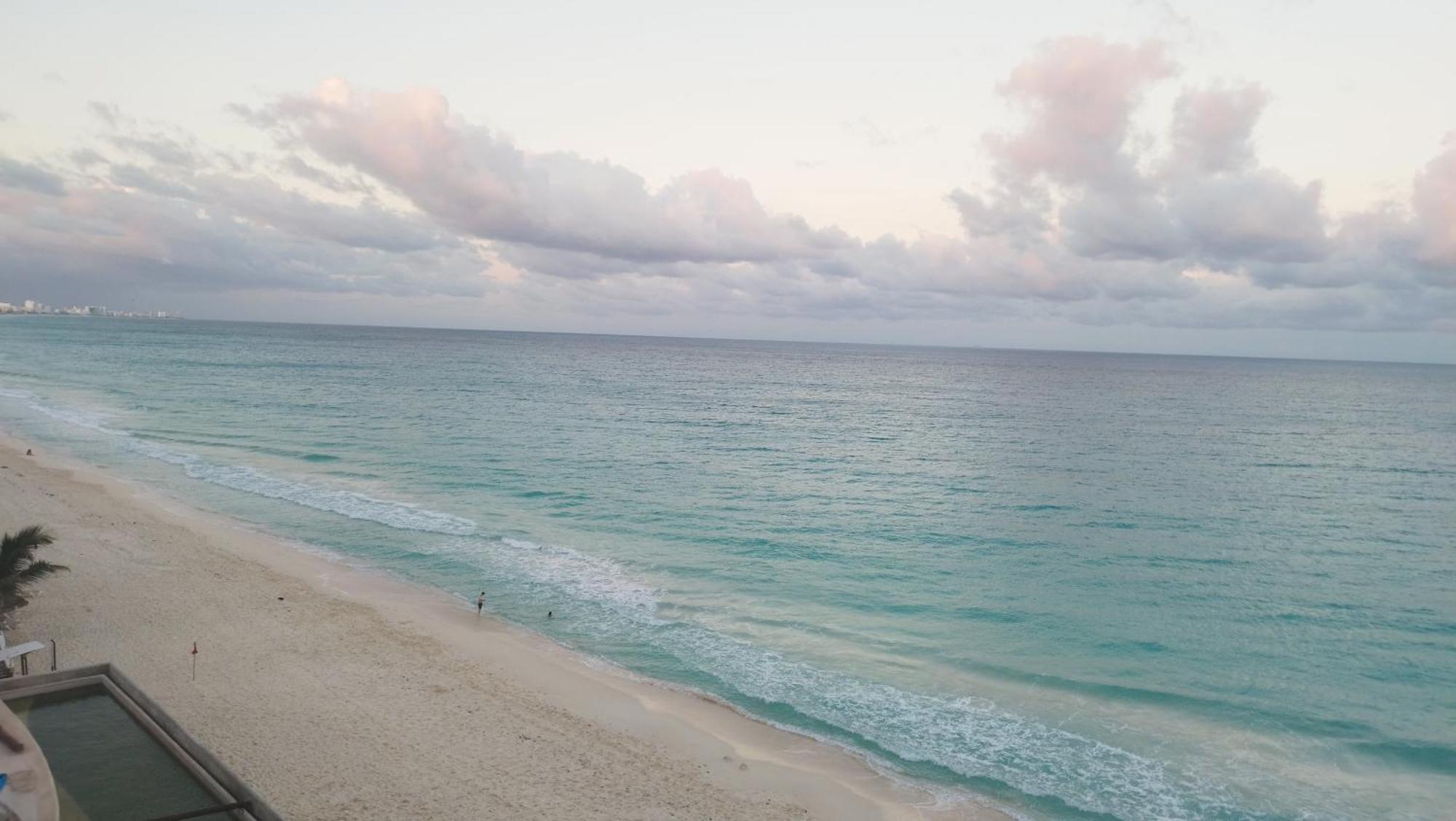 “Magic Sunrise At Cancun” Kültér fotó