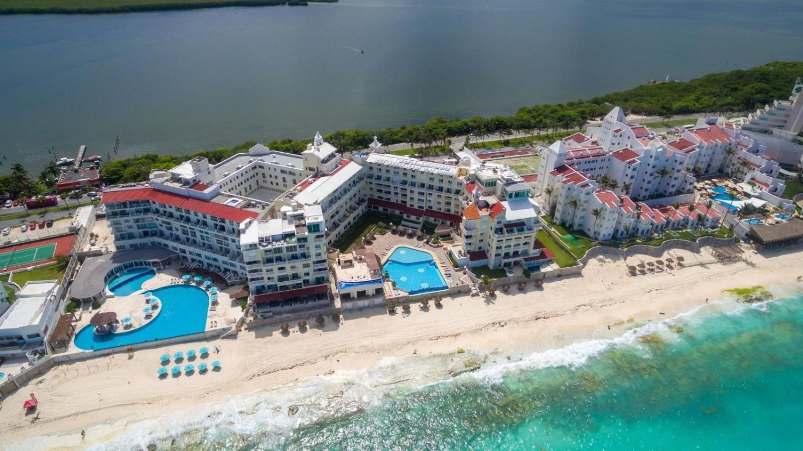 “Magic Sunrise At Cancun” Kültér fotó