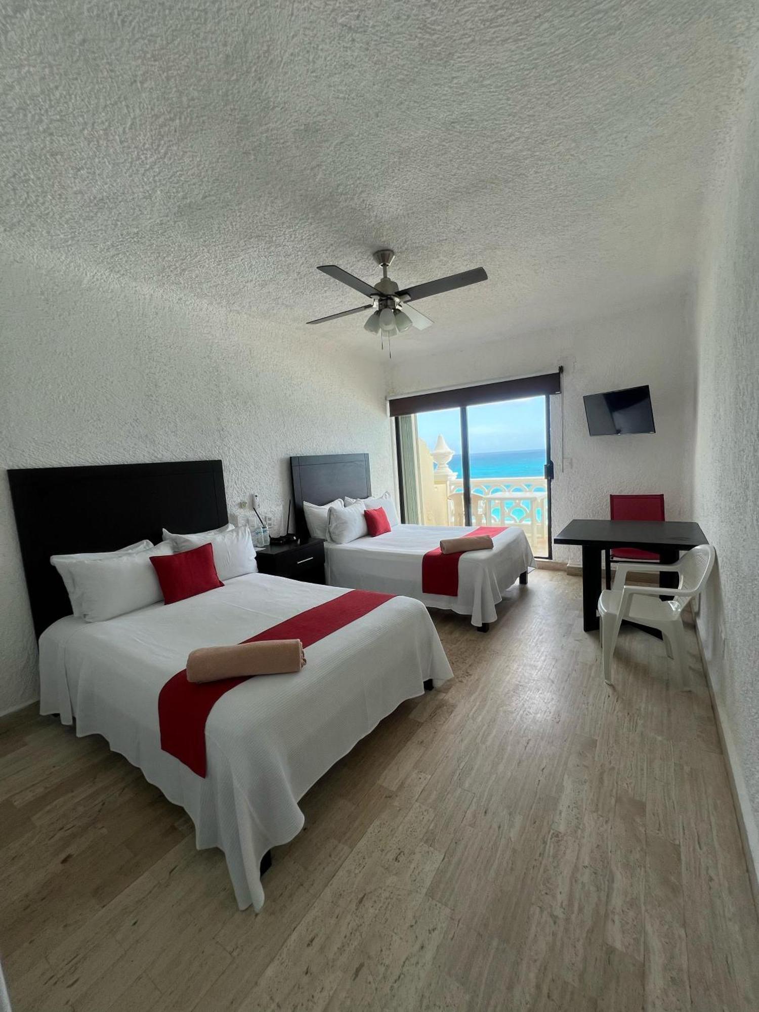 “Magic Sunrise At Cancun” Kültér fotó