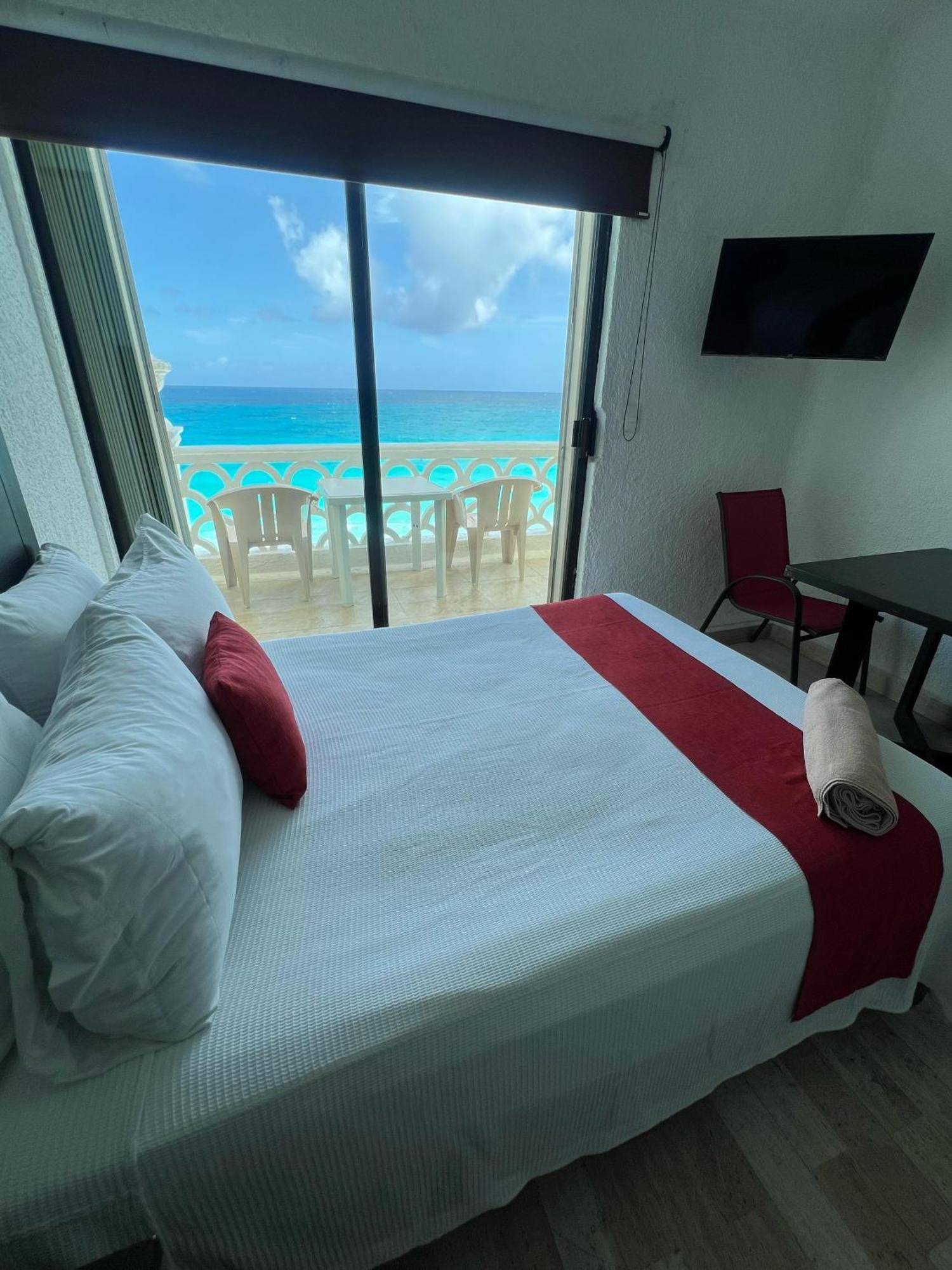 “Magic Sunrise At Cancun” Kültér fotó